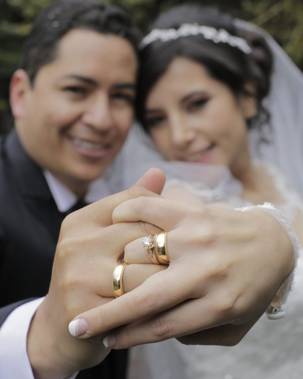 bride-6786961_1920